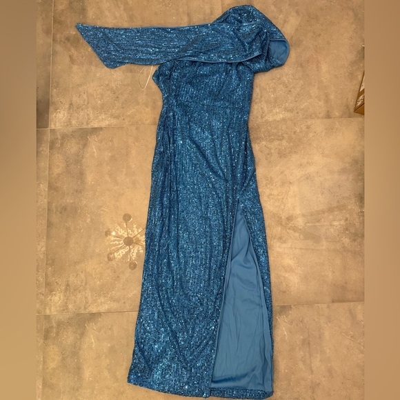 Hello Molly Sequin Midi Dress | 4 - Picture 6 of 12